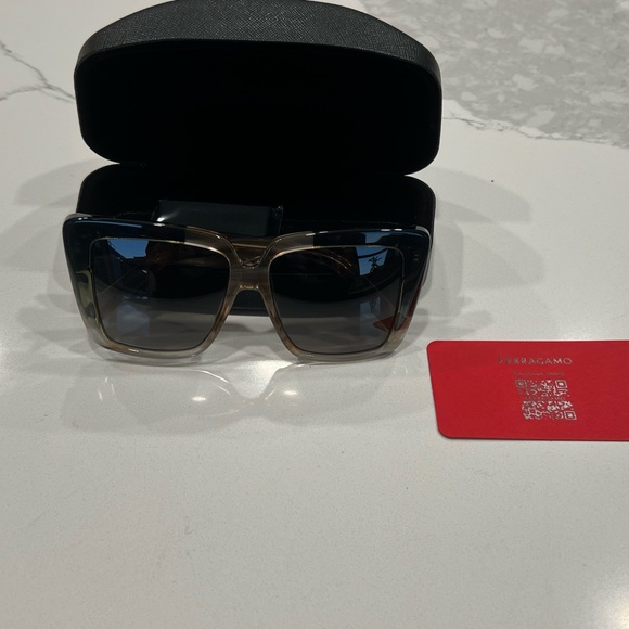 New Ferragamo Oversized Square Sunglasses Green Gradient Acetate NWT💚
